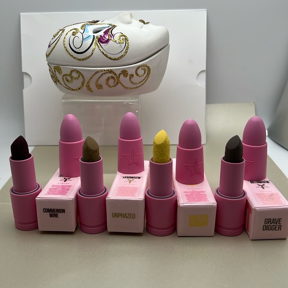 Jeffree Star - Velvet Trap Lipstick Price For One NWOT With Box